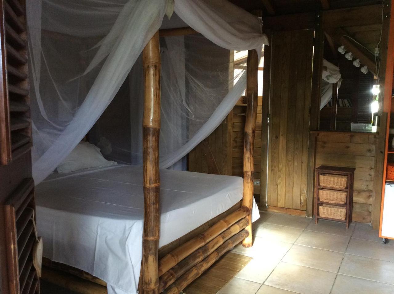 Ali-Nais Location Bed & Breakfast Deshaies Exterior photo