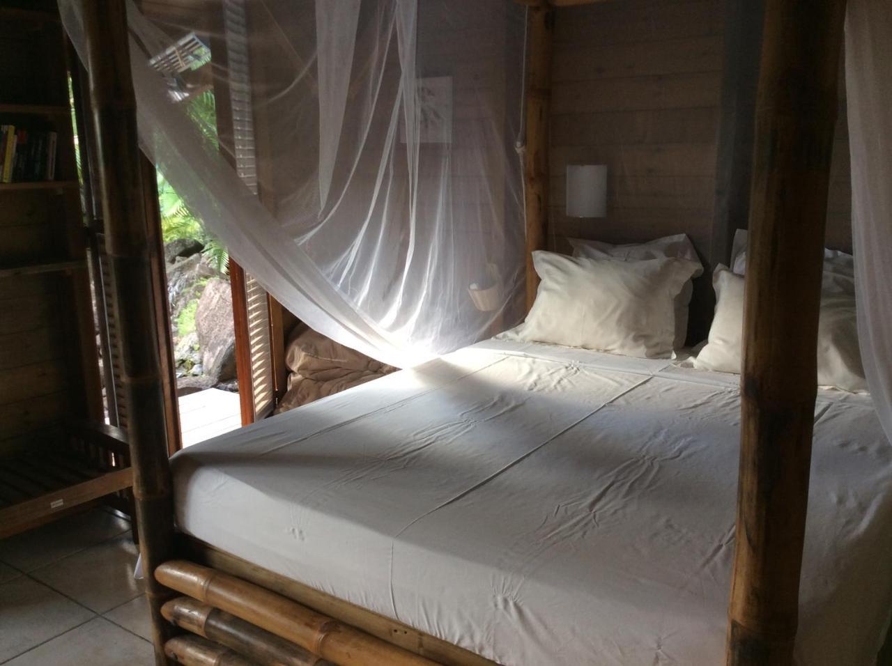 Ali-Nais Location Bed & Breakfast Deshaies Exterior photo
